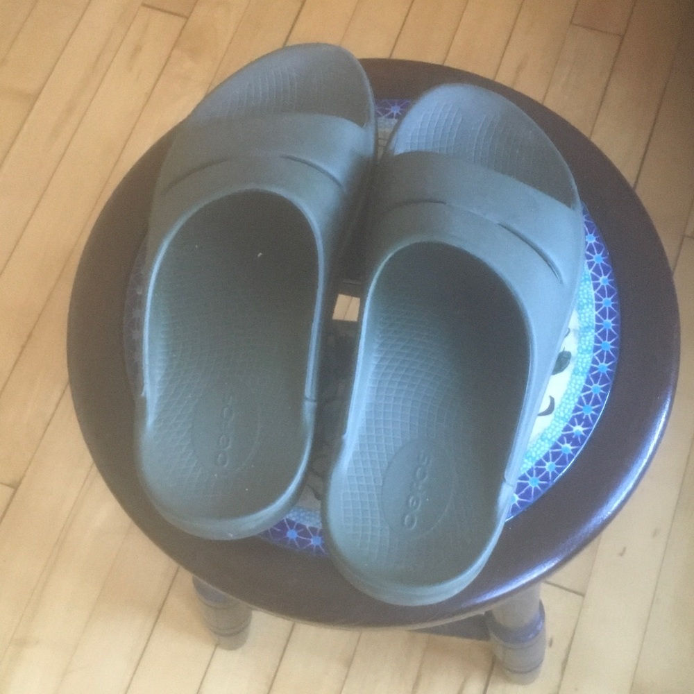 OOFOS Olive Green Recovery Slide Sandals